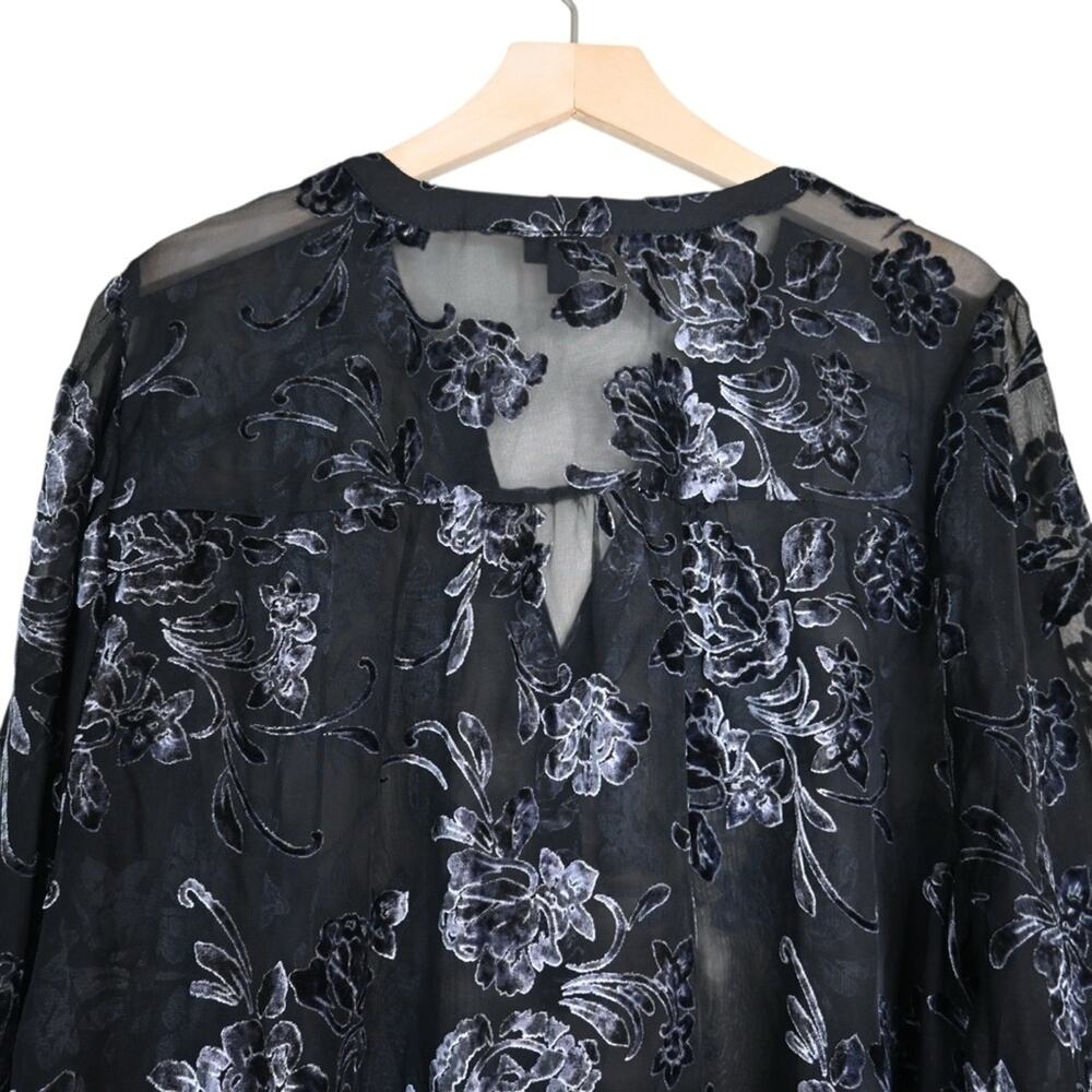 Torrid Women's 3 Plus Harper Velvet Burnout Pullover 3/4 Sleeve Blouse - Picture 4 of 10